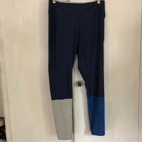 Outdoor Voices 7/8 Dipped Warmup Leggings - Picture 3 of 5